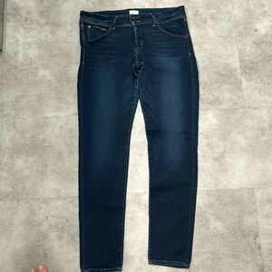 Hudson skinny dark blue wash sz 31 inseam 29”. Great used condition with stretch